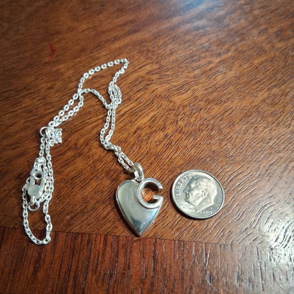Elegant Silver Heart Necklace - Picture 6 of 8